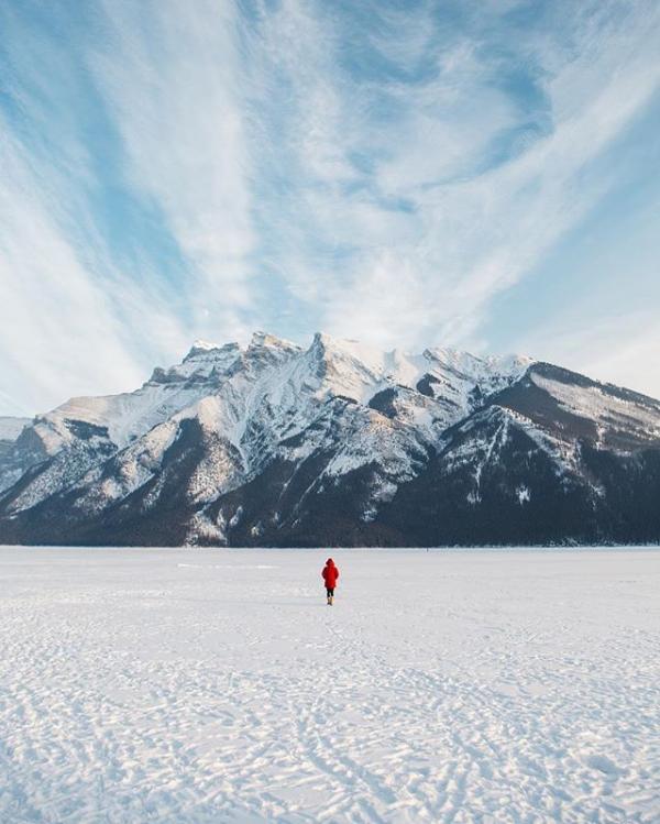 Lake Minnewanka coloring